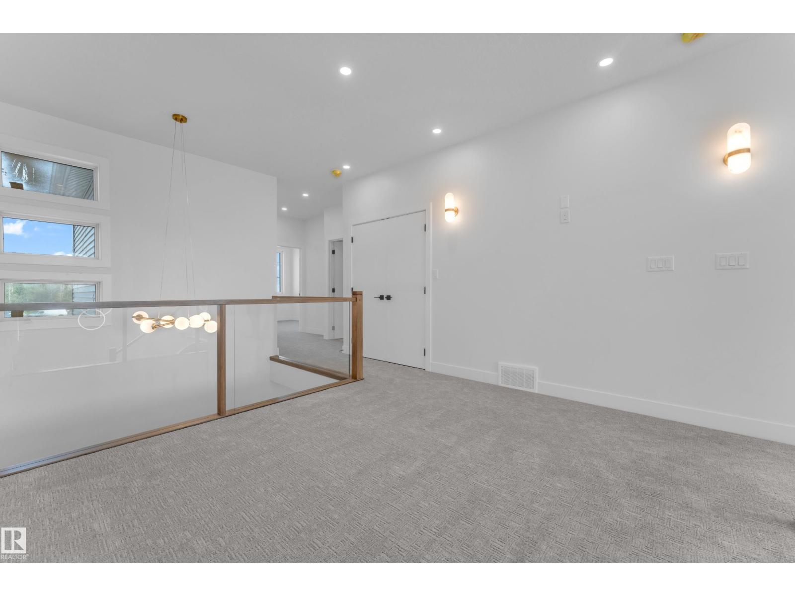 4607 18 AVE SW - 29