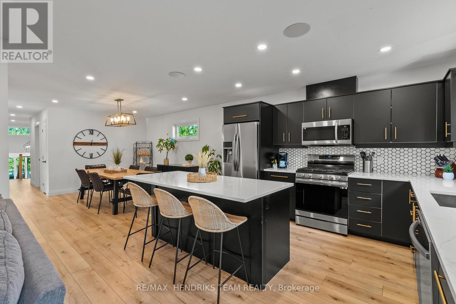 24 PROSPECT AVENUE - 11