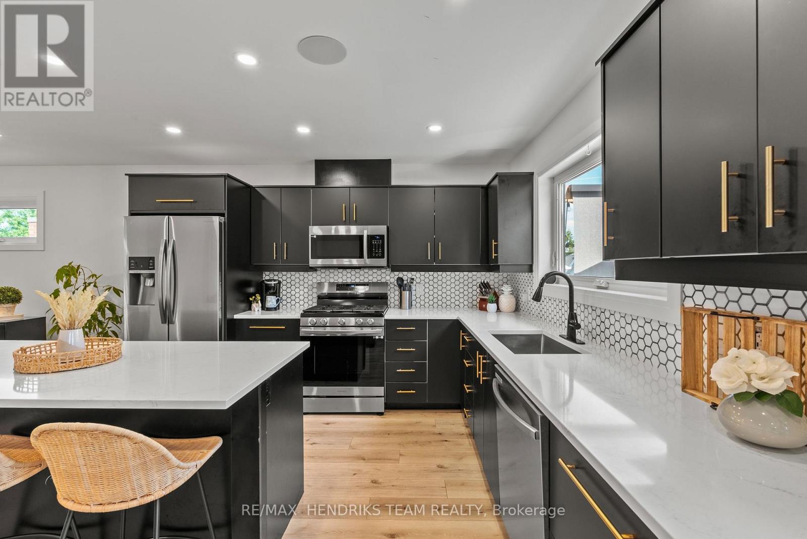 24 PROSPECT AVENUE - 12