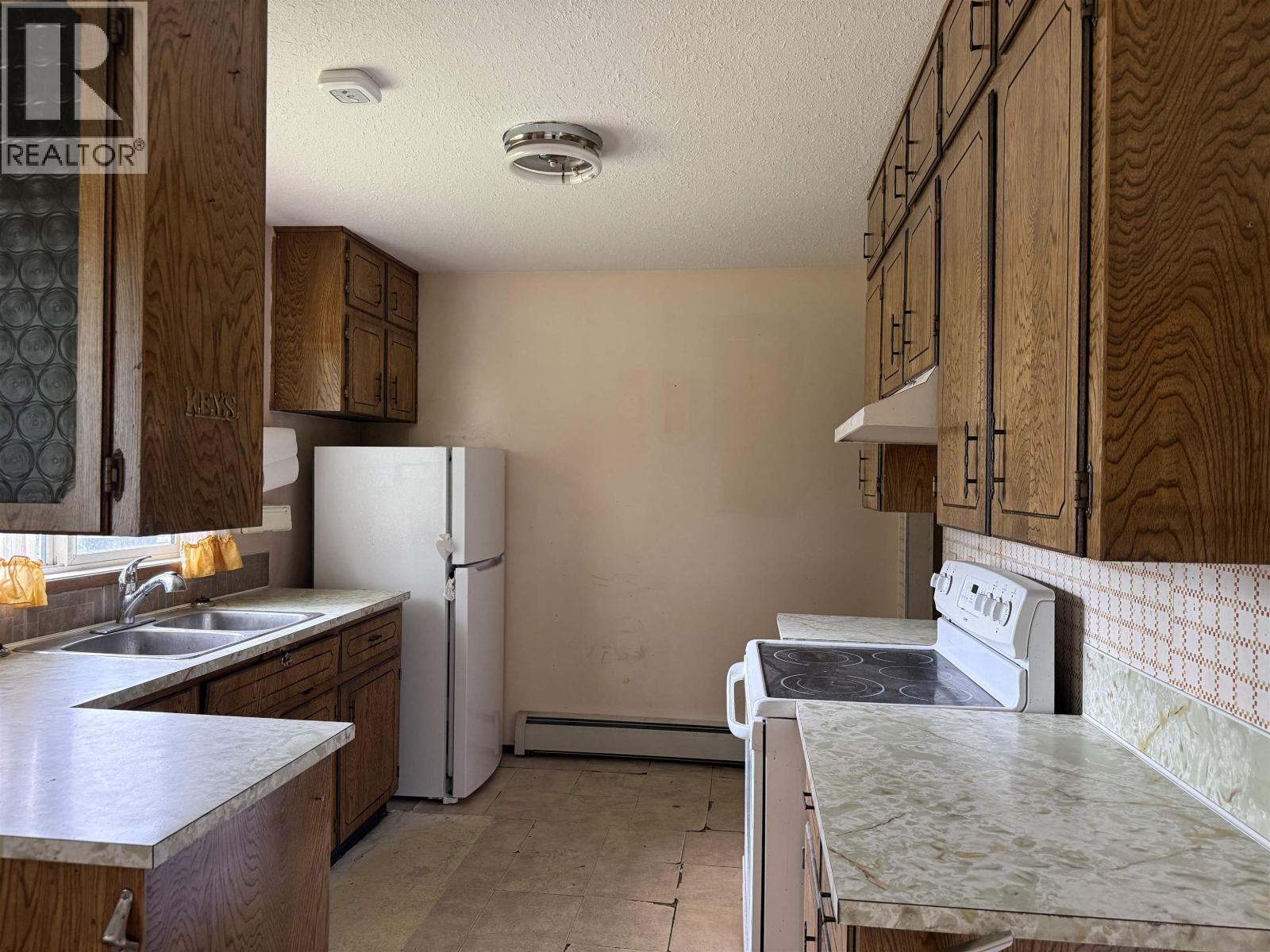 Photo 12 of 24 — 3633 EDEN DRIVE · Prince George, BC