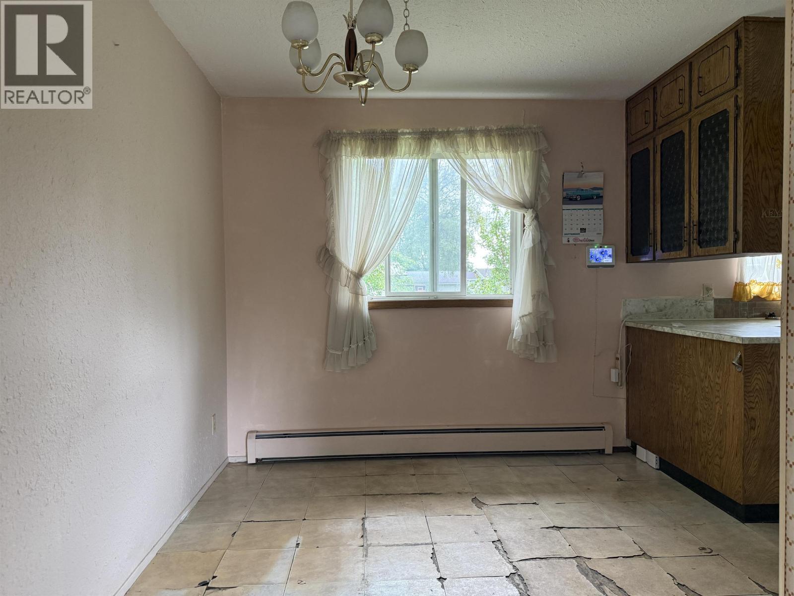 Photo 10 of 24 — 3633 EDEN DRIVE · Prince George, BC