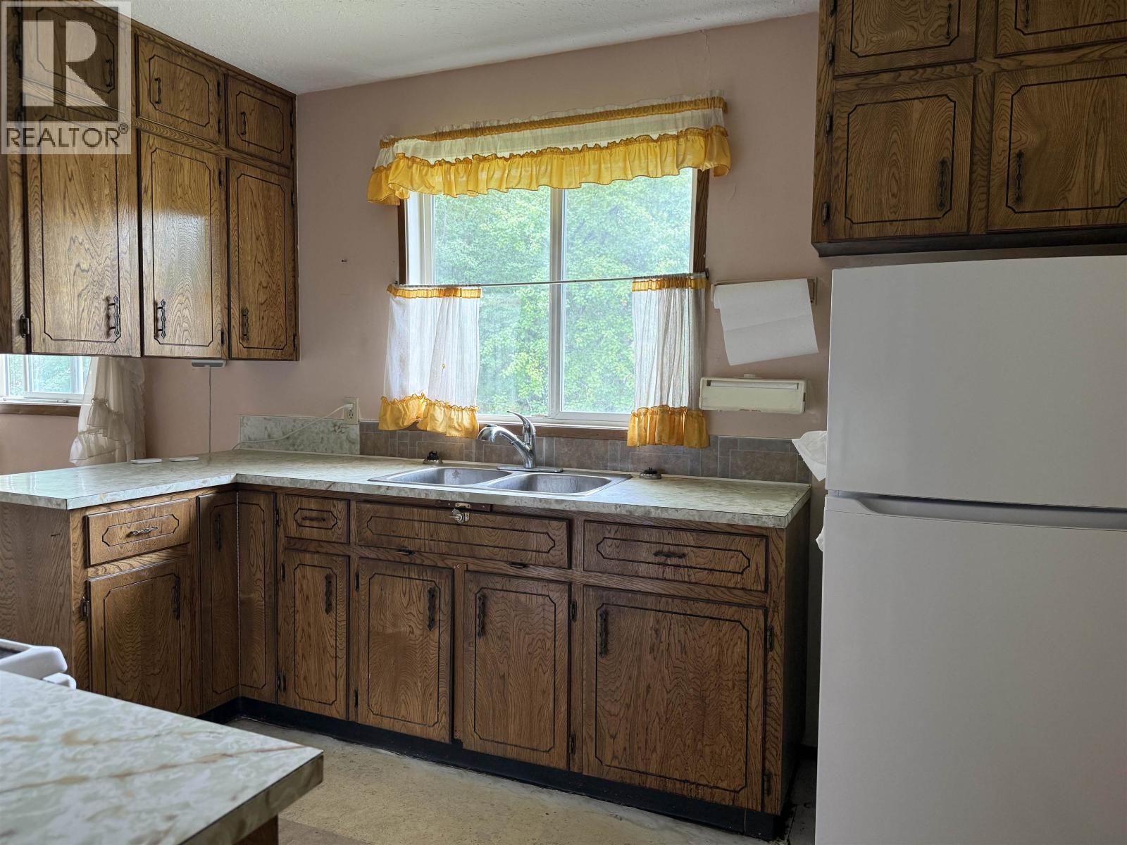 Photo 11 of 24 — 3633 EDEN DRIVE · Prince George, BC