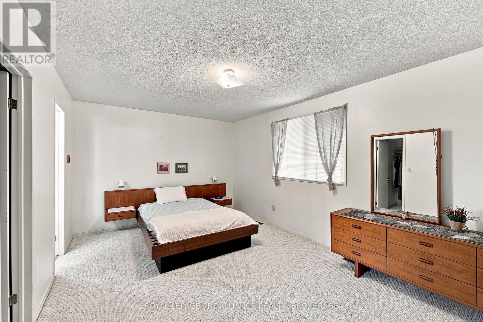 951 NEWCASTLE STREET - Image 35