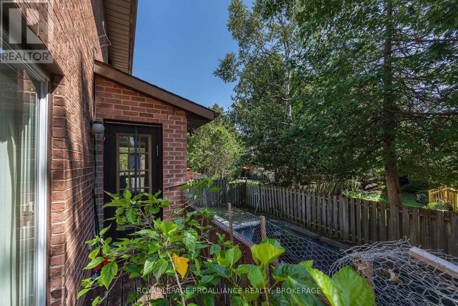 951 NEWCASTLE STREET - Image 9