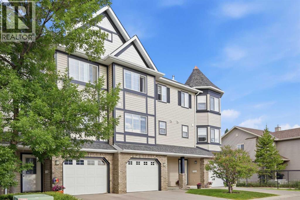4 Cougar Ridge Mews SW