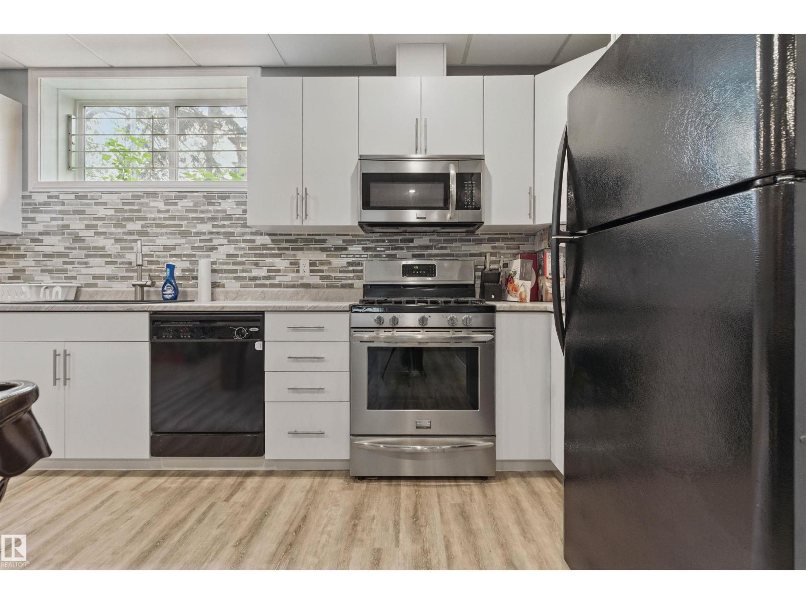 9716 160 ST NW - 22