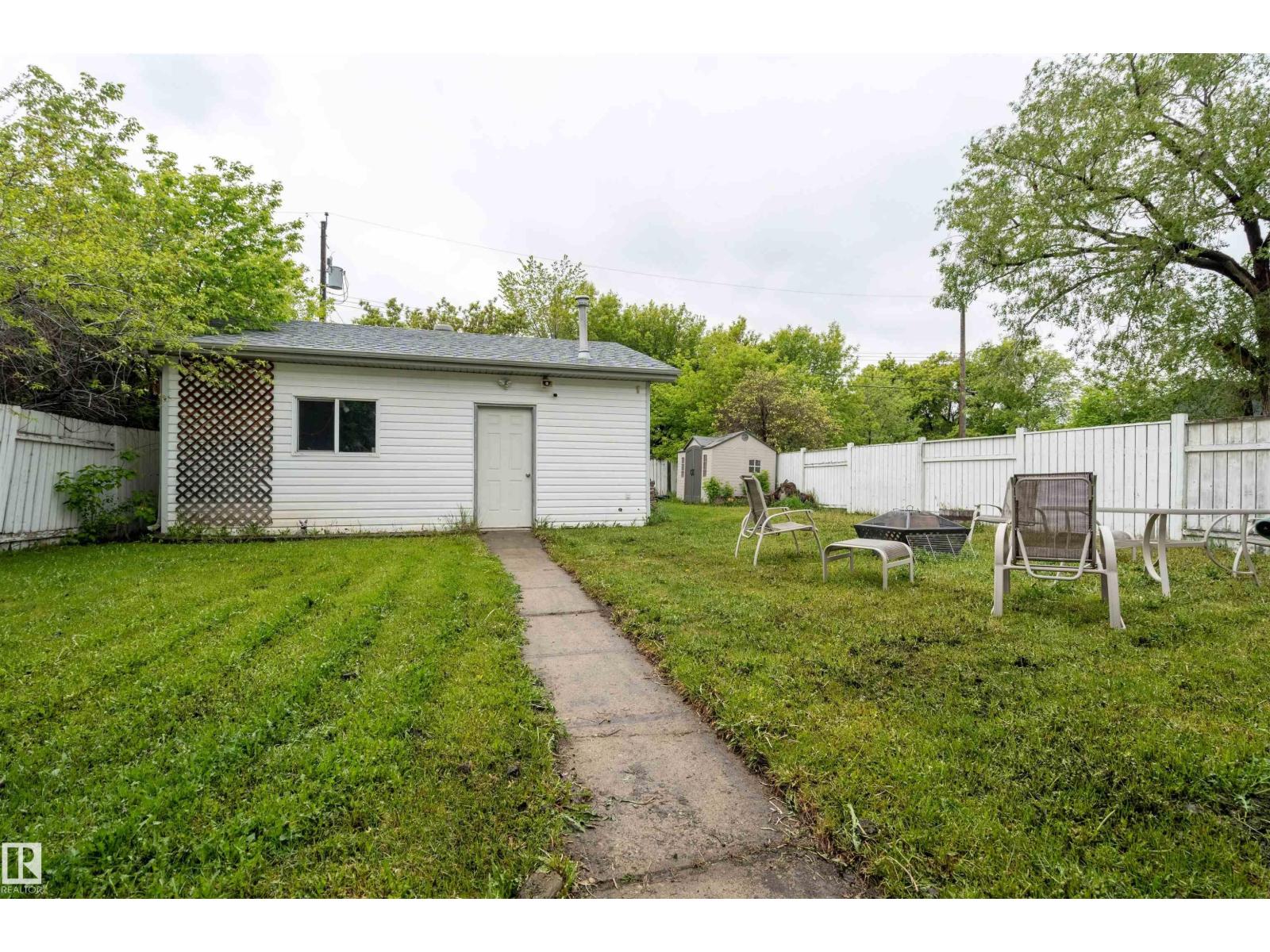 9716 160 ST NW - 24