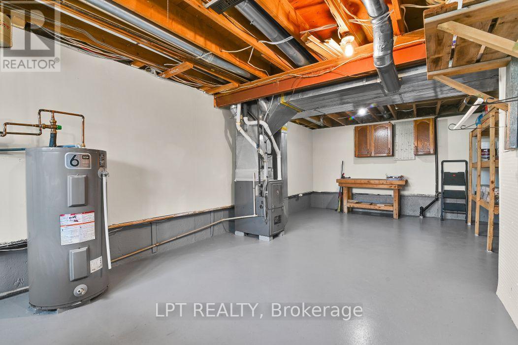 209 BRIDGE STREET N - Image 24
