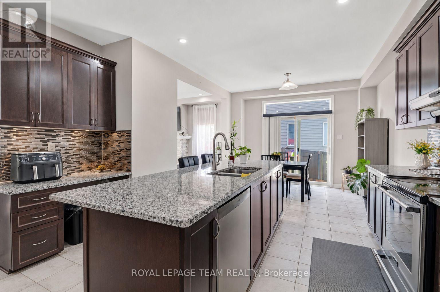 3 STONELEIGH STREET - 16