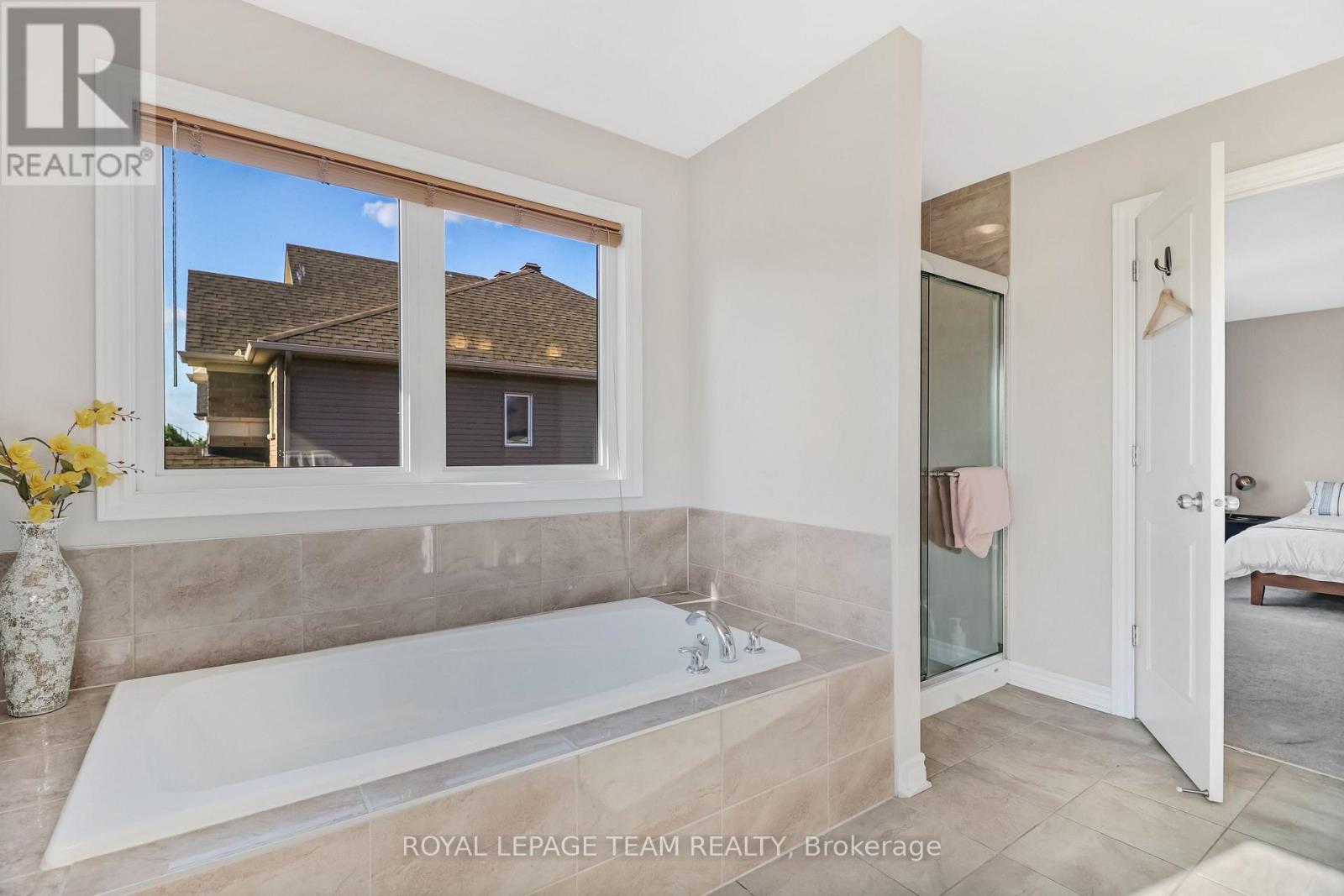 3 STONELEIGH STREET - 23