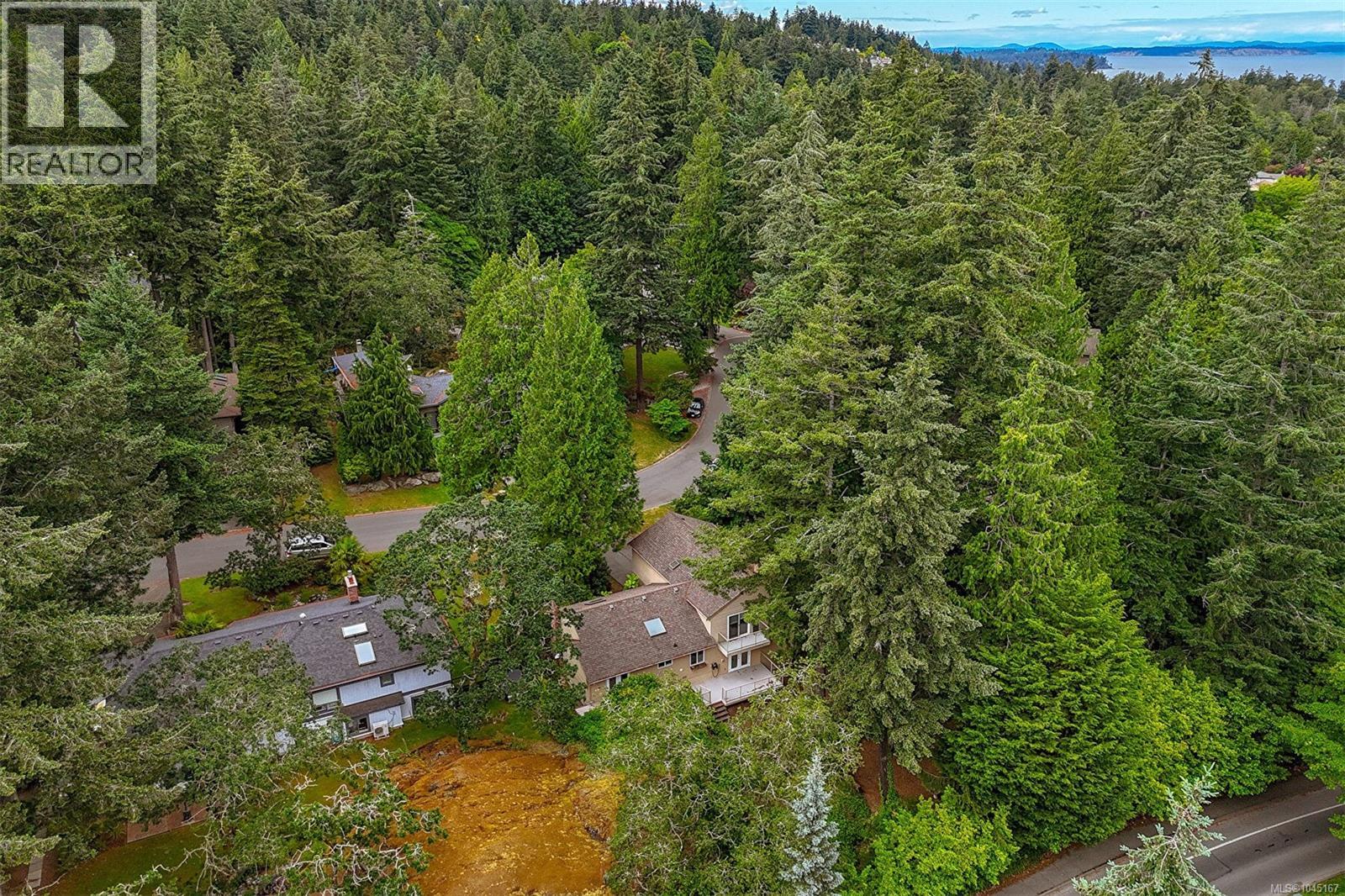  1005 Kentwood Place, Saanich