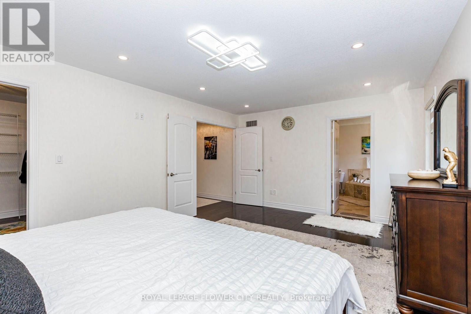 1937 JUBILEE CRESCENT - 24