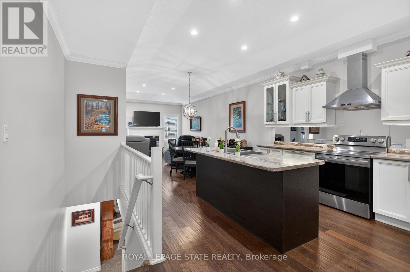 36 BANKS STREET - 28