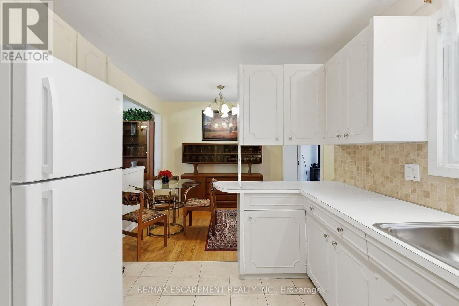 31 VALERIE DRIVE - 11