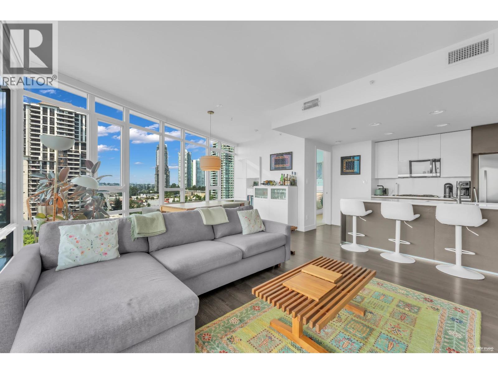 2 Bed, 2 Bath Apartment for Sale in Burnaby – 910 2008 ROSSER AVENUE, Burnaby – MLS# R3152910 - Image 10