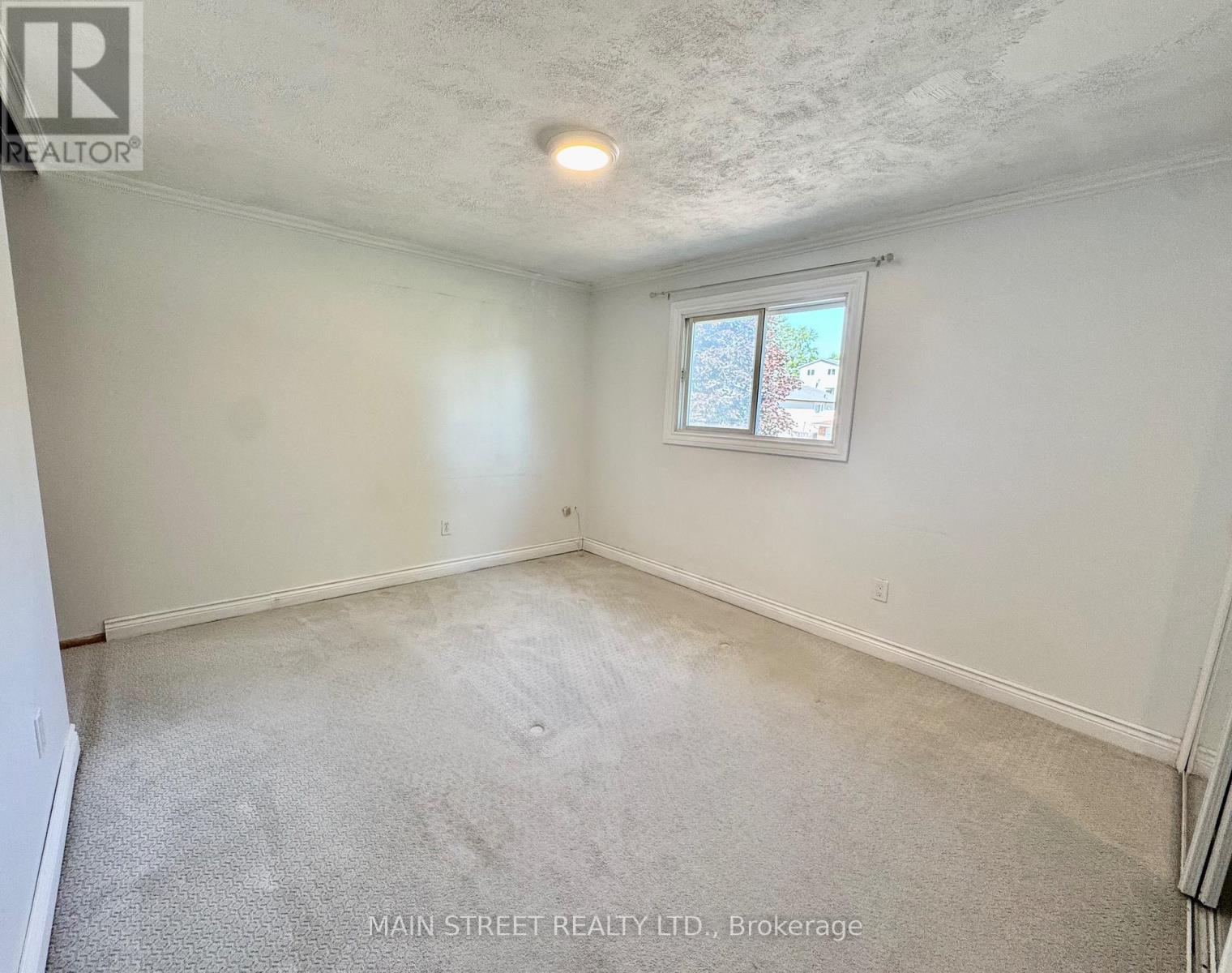 233 THOMS CRESCENT - 18