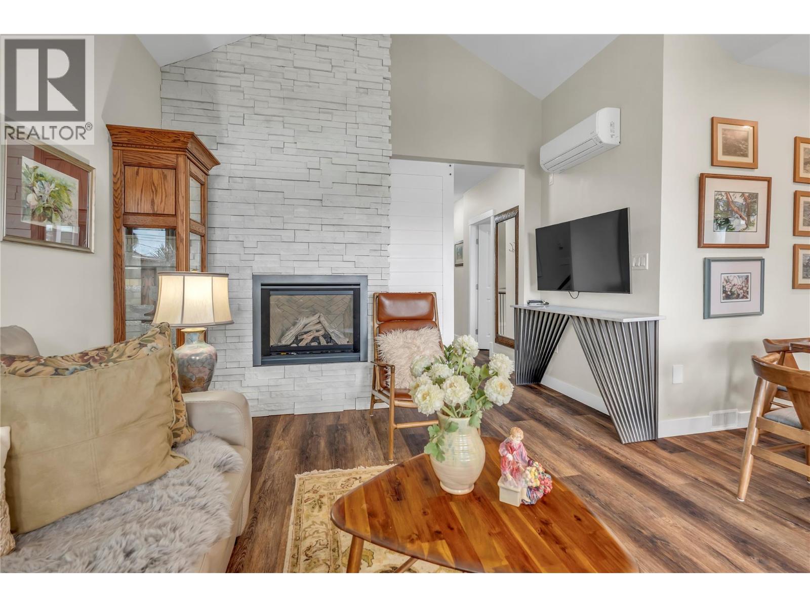201 442 ALEXANDER AVE Avenue, Penticton