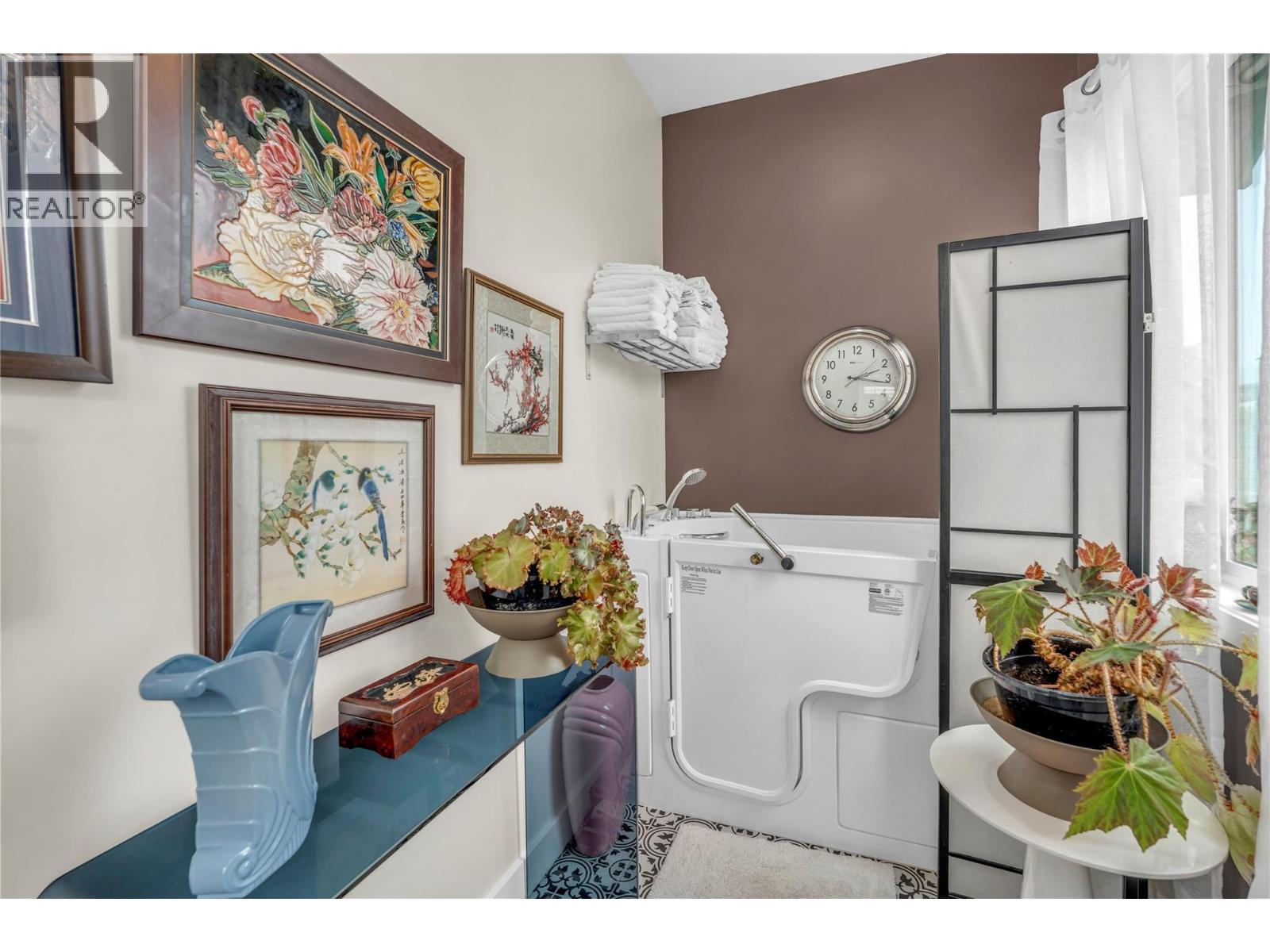 201 442 ALEXANDER AVE Avenue, Penticton