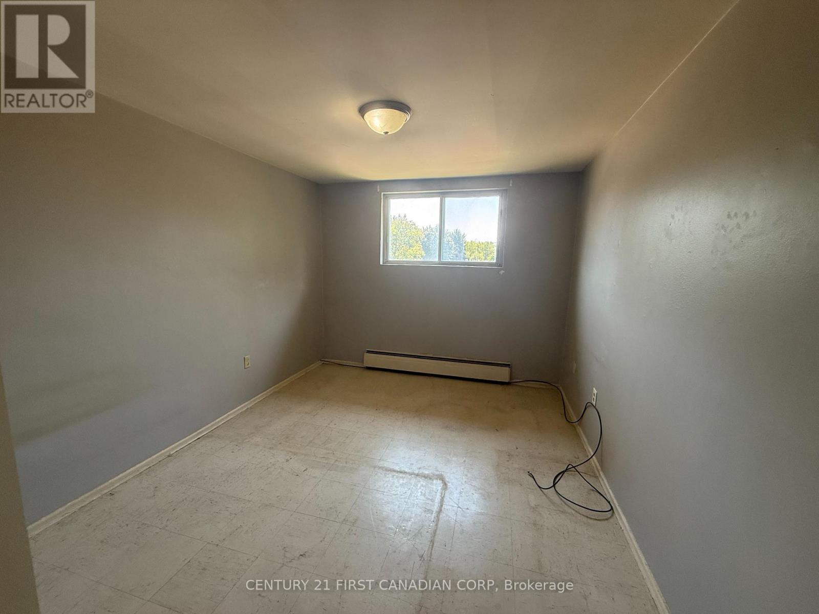 #304 1830 DUMONT STREET - 12