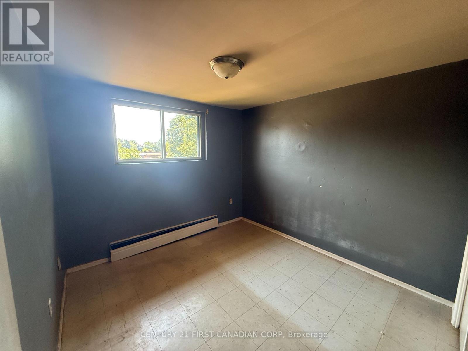 #304 1830 DUMONT STREET - 14