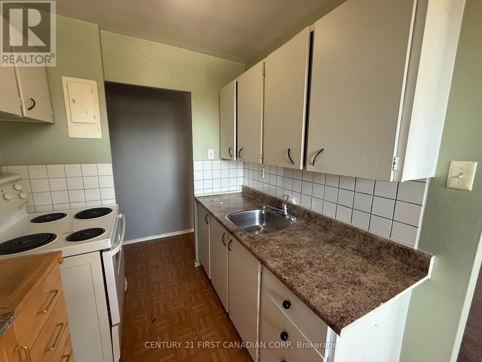#304 1830 DUMONT STREET - 8