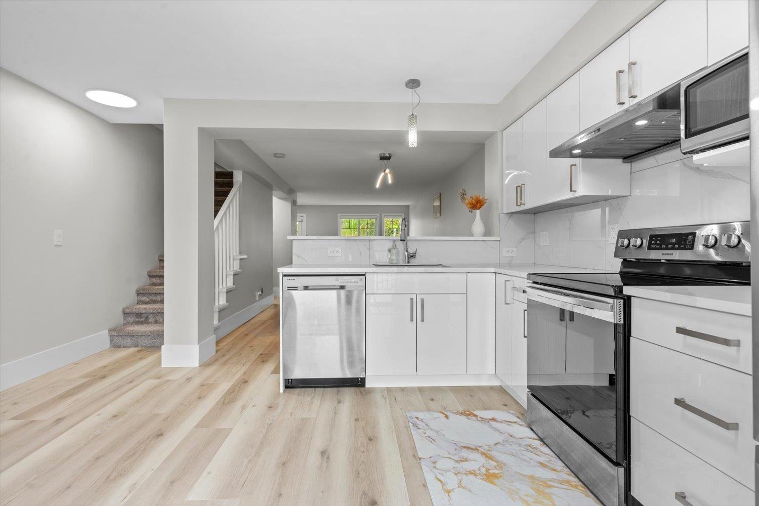 3 Bed, 1 Bath House for Sale in Abbotsford – 41 4401 BLAUSON BOULEVARD, Abbotsford – MLS# R3152071 - Image 13
