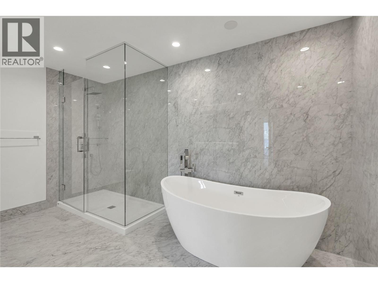 13415 Lakeshore Drive S Unit# 401, Summerland