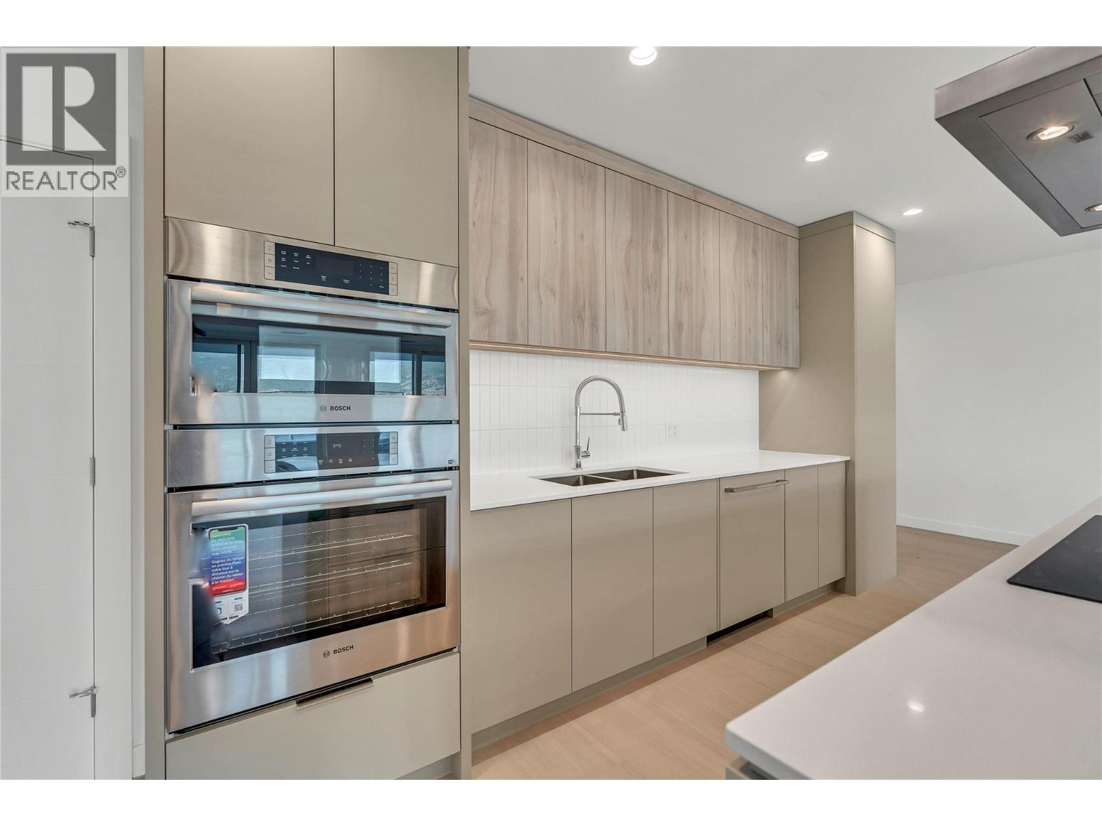 13415 Lakeshore Drive S Unit# 401, Summerland