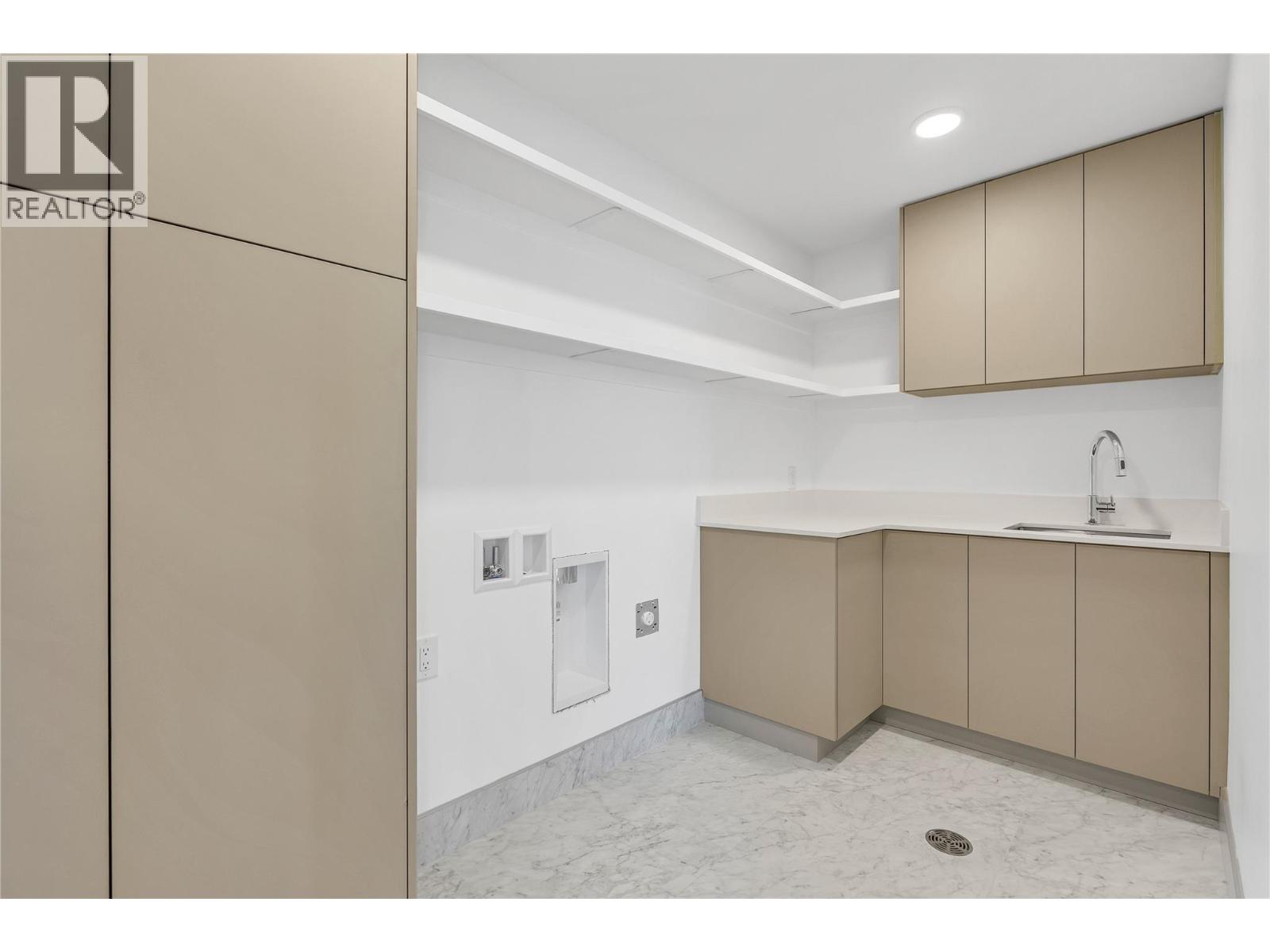 13415 Lakeshore Drive S Unit# 401, Summerland