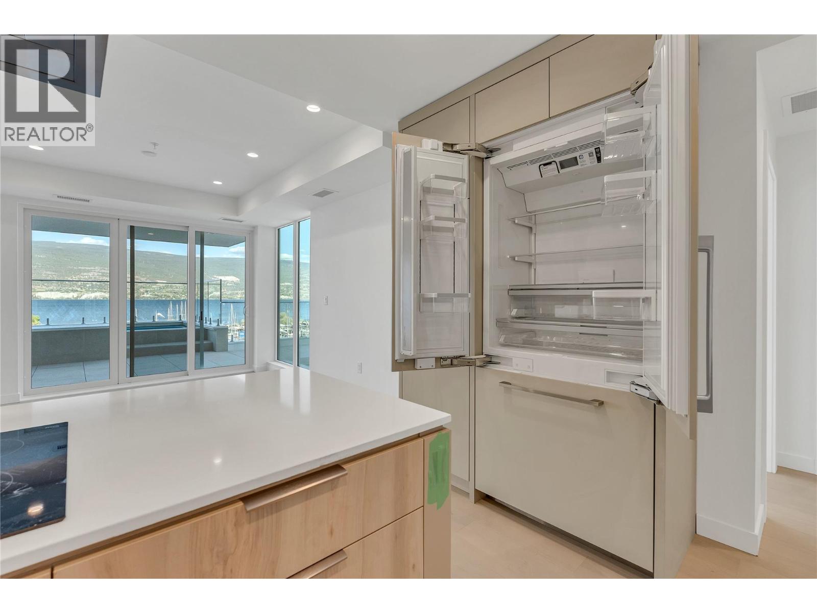 13415 Lakeshore Drive S Unit# 401, Summerland