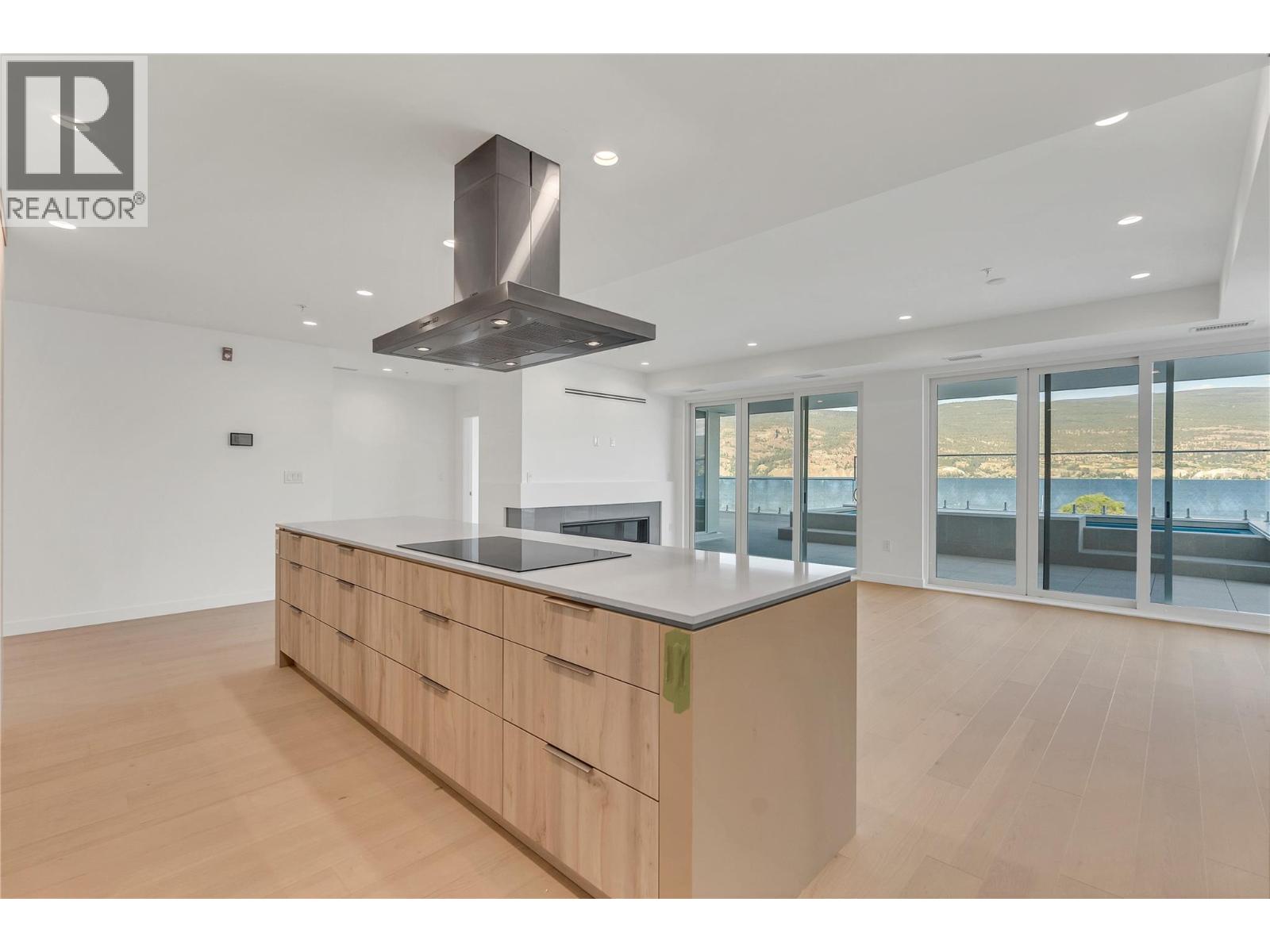 13415 Lakeshore Drive S Unit# 401, Summerland
