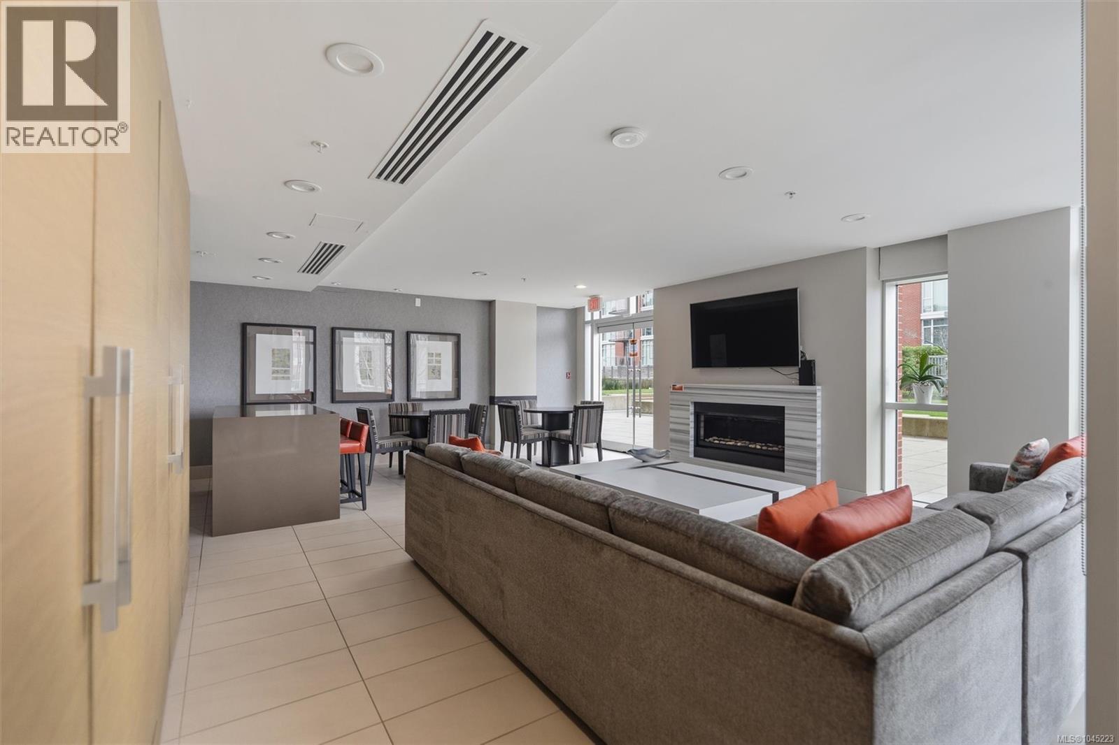 #1404 83 Saghalie Rd - 45