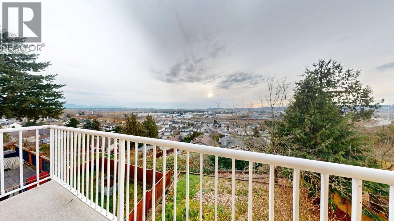 7 Bed, 4 Bath House for Sale in Coquitlam – 197 WARRICK STREET, Coquitlam – MLS# R3153336 - Image 9