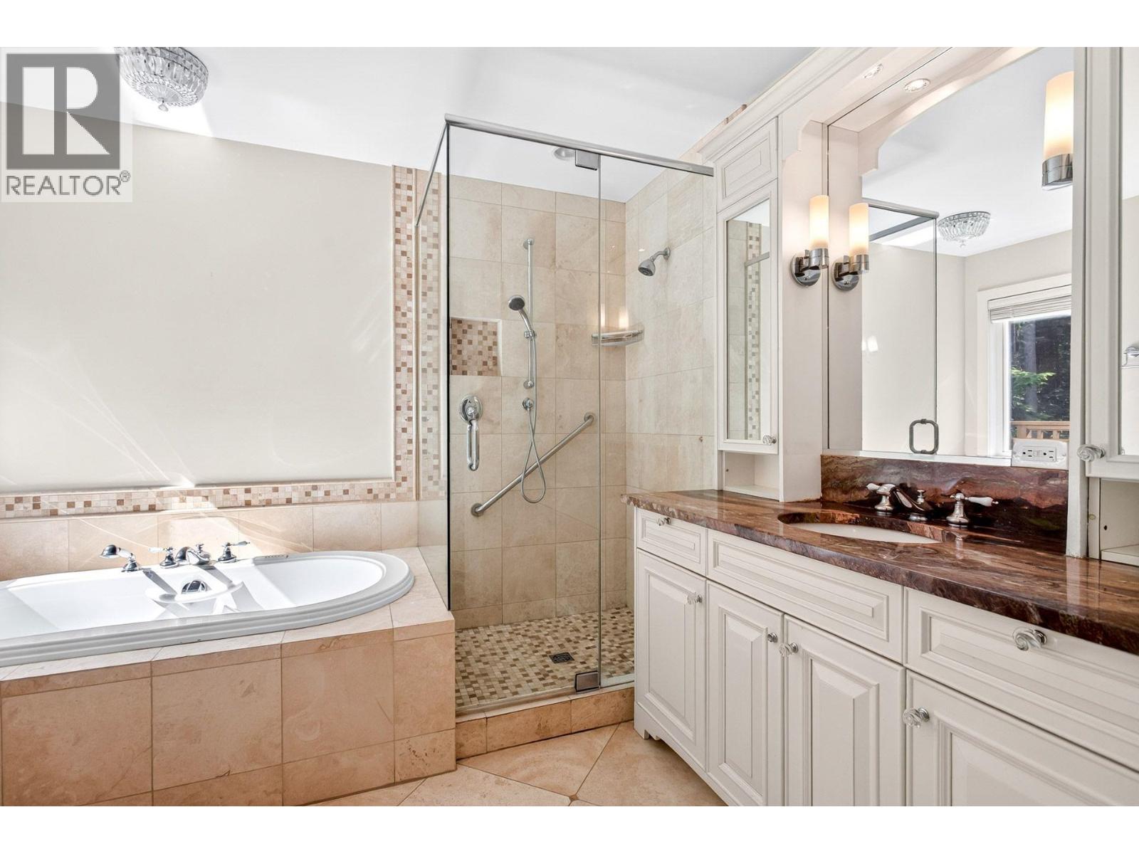 5600 GROUSEWOODS PLACE, North Vancouver