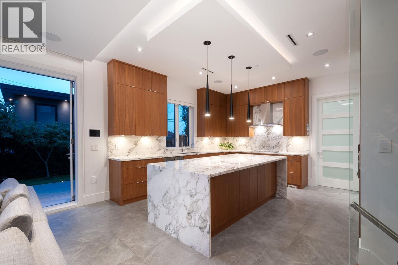 9 Bed, 7 Bath House for Sale in Vancouver – 136 E 61ST AVENUE, Vancouver – MLS# R3153381 - Image 19