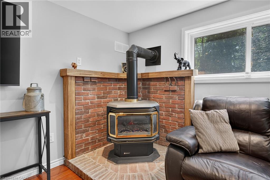 8399 DICKENSON Road E - 32