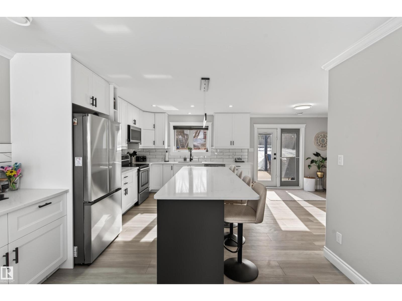807 BEACH AV - 7