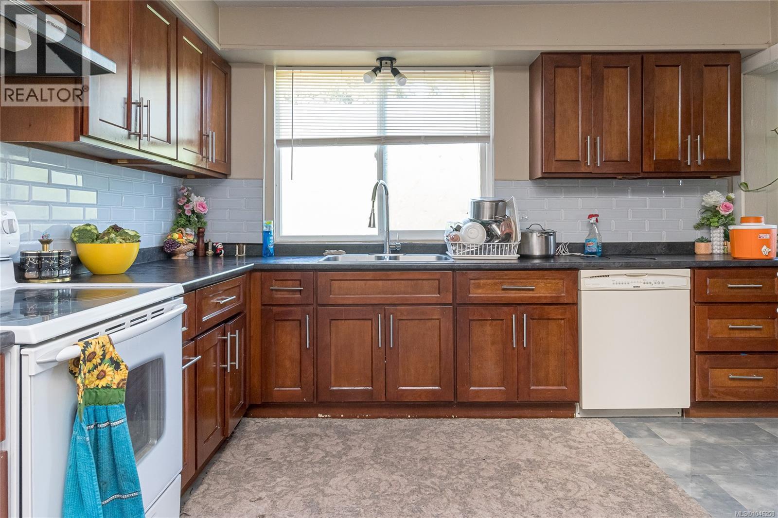514 Nicol St - Image 10