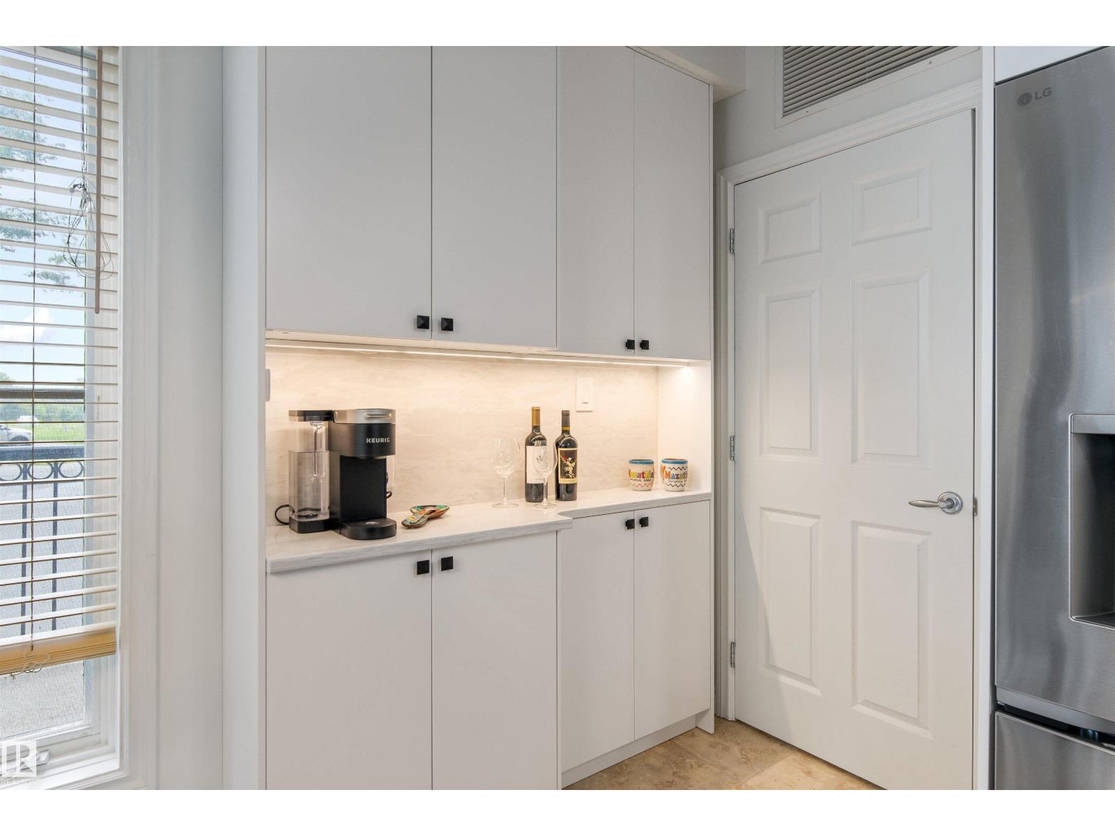 #105 10108 125 ST NW - 11