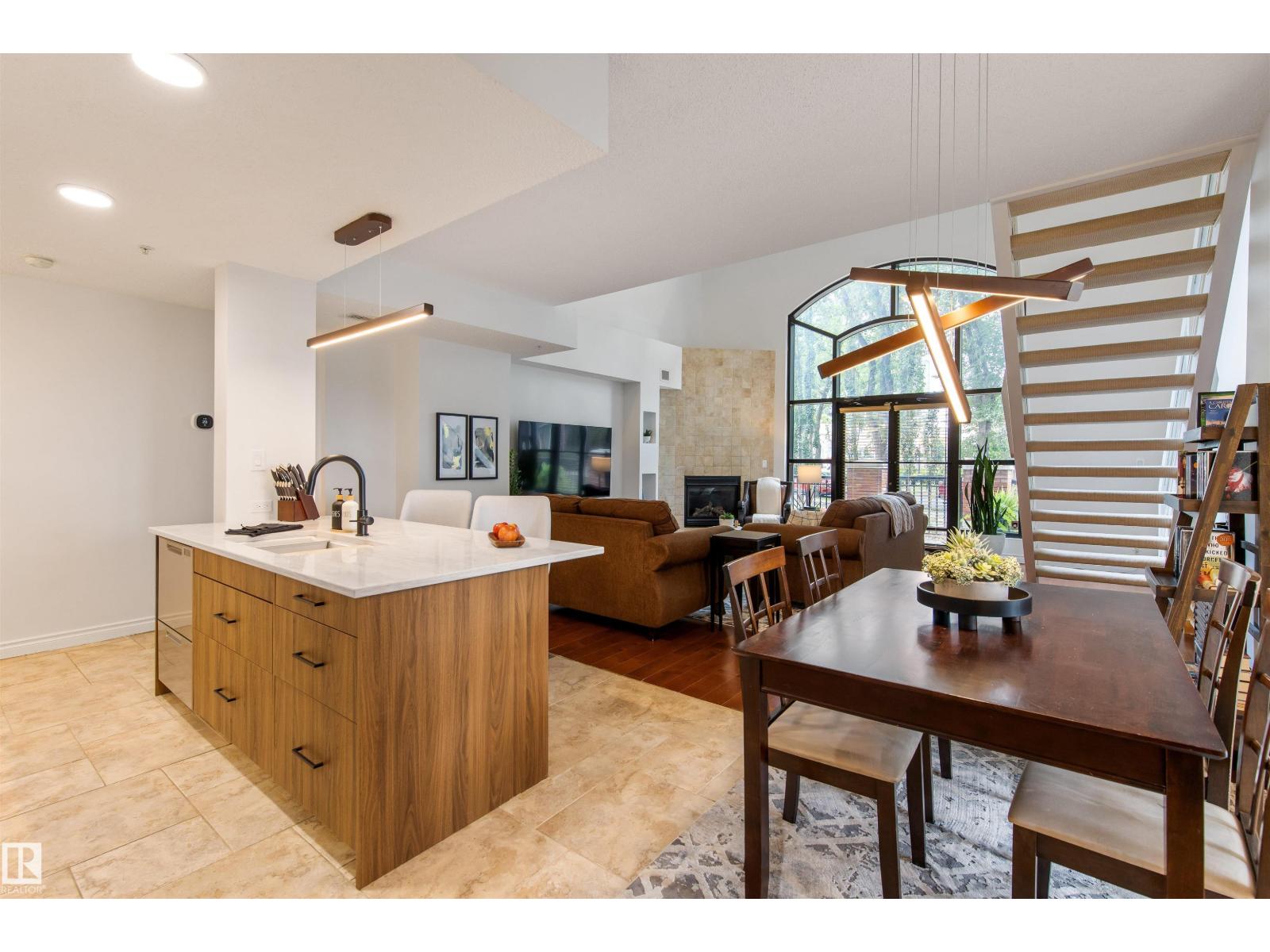 #105 10108 125 ST NW - 12