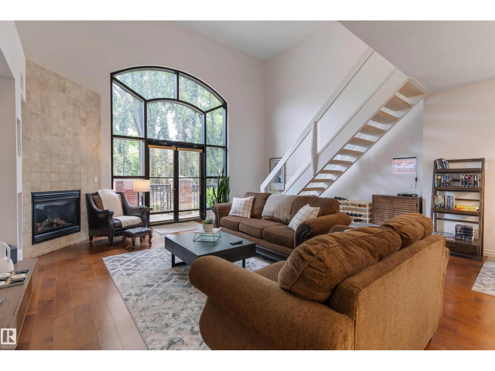#105 10108 125 ST NW - 17
