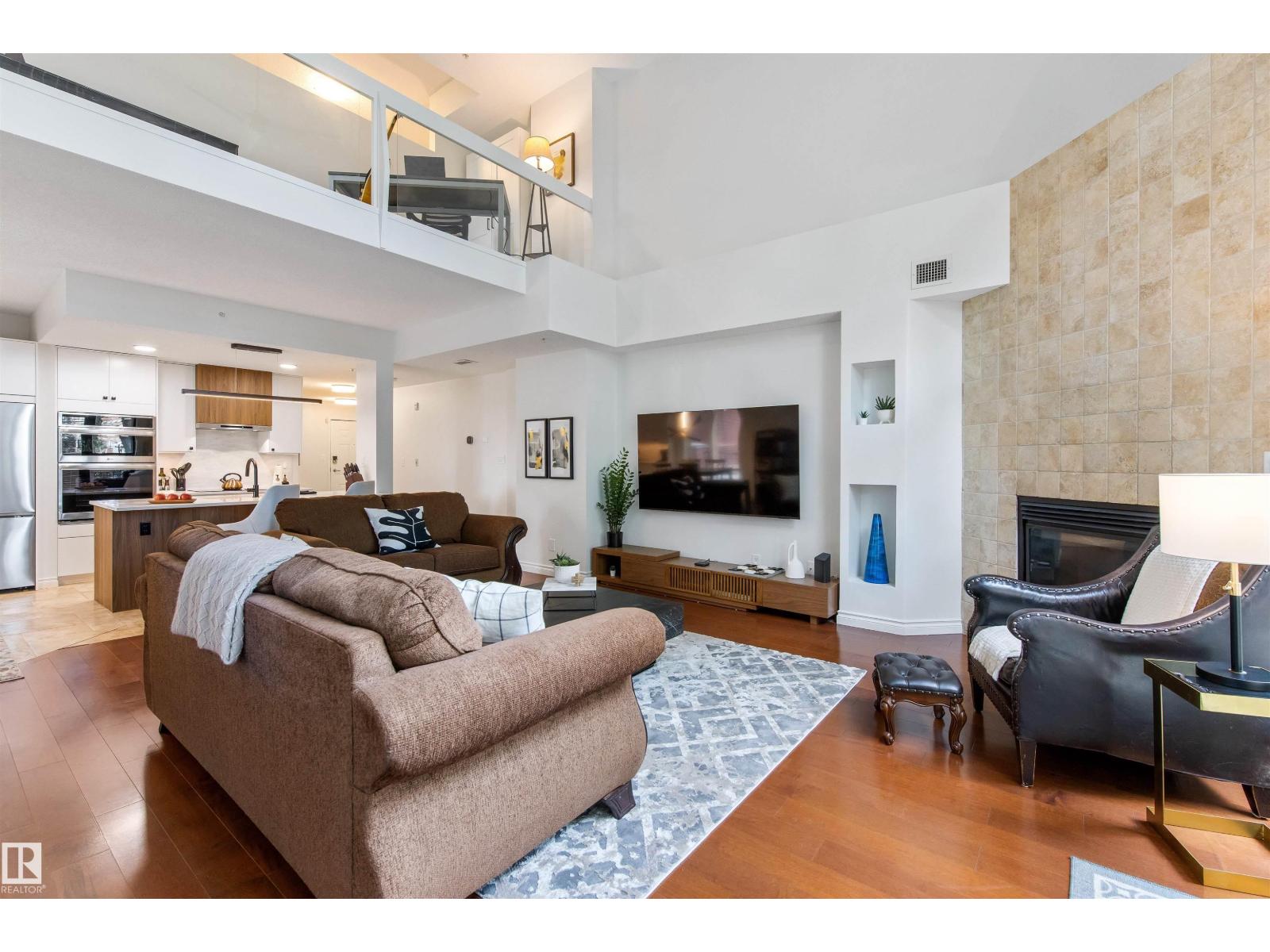 #105 10108 125 ST NW - 19