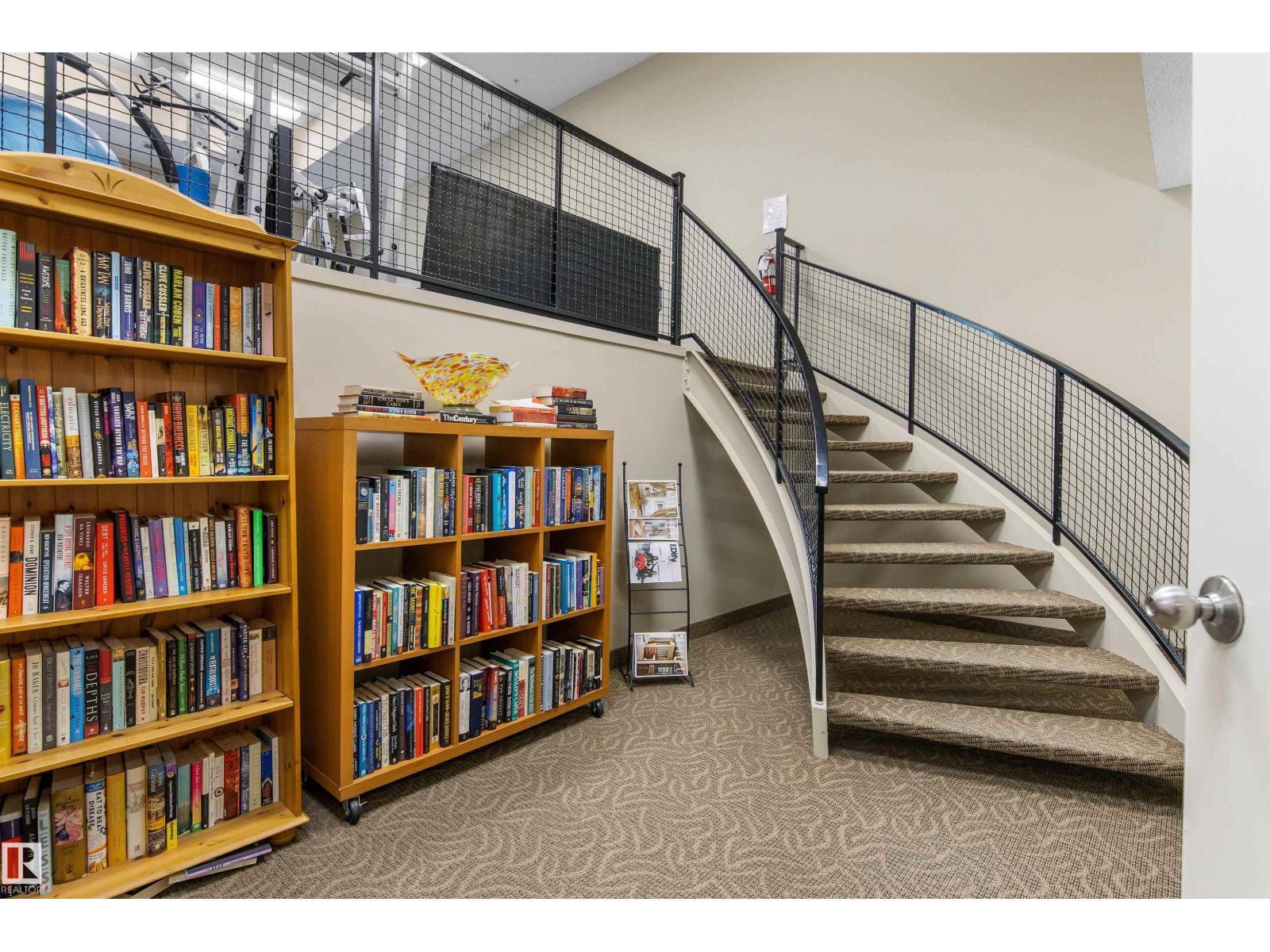 #105 10108 125 ST NW - 31