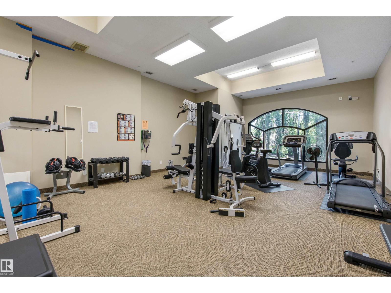 #105 10108 125 ST NW - 32