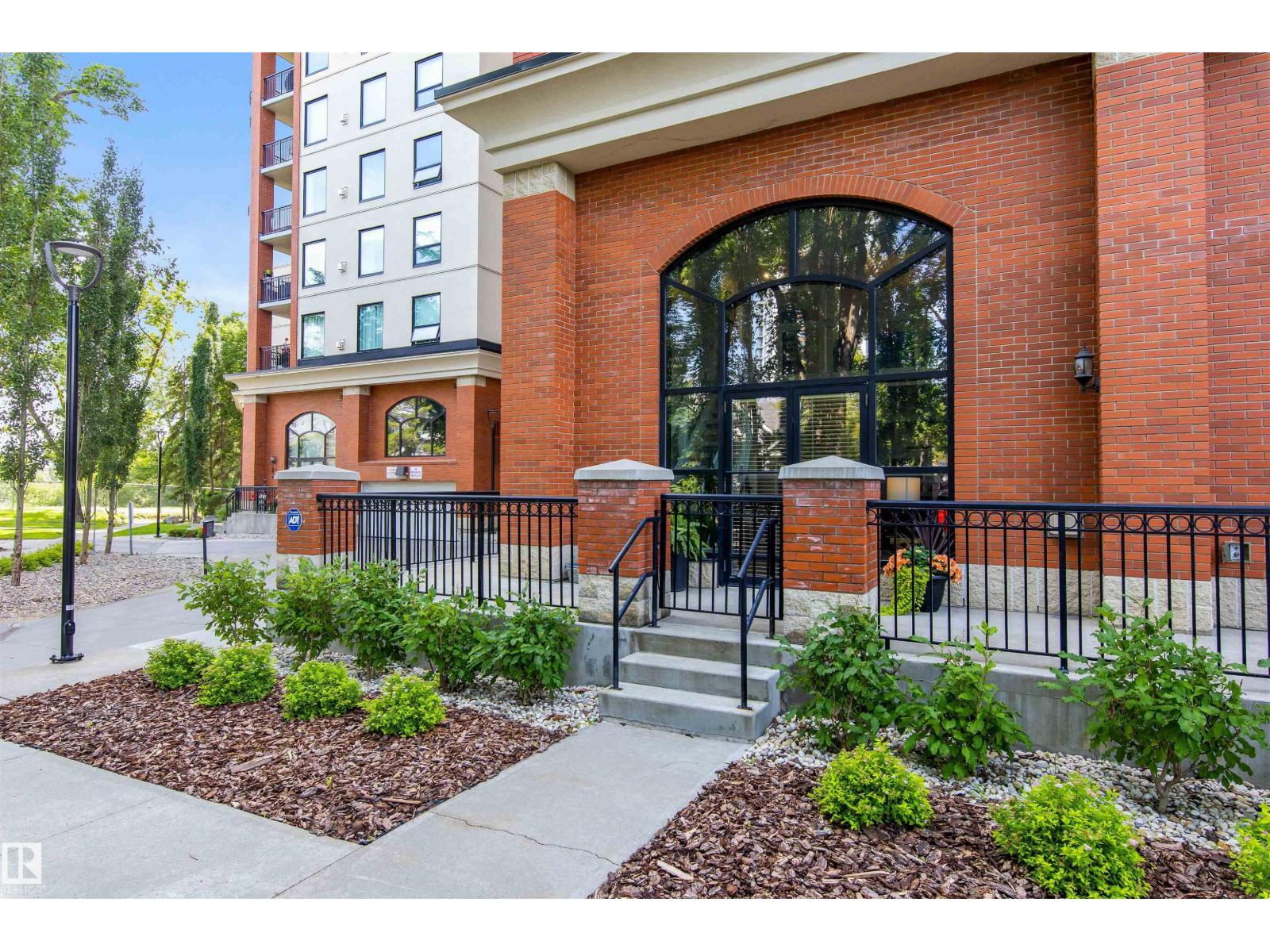 #105 10108 125 ST NW - 34
