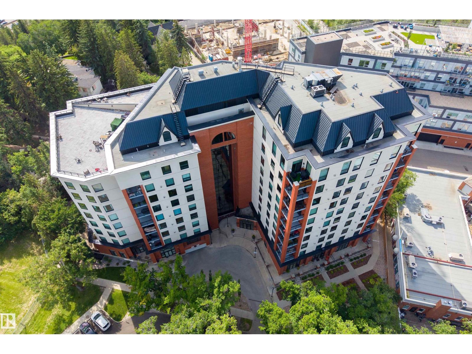 #105 10108 125 ST NW - 40