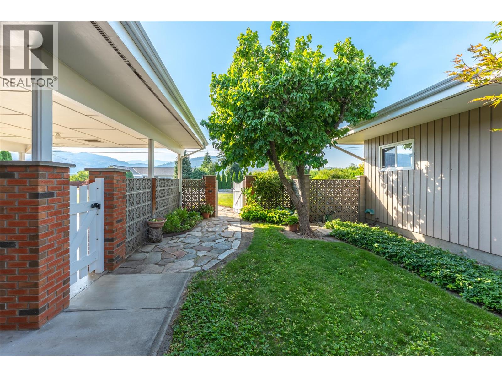  5608 Yarrow Street, Oliver