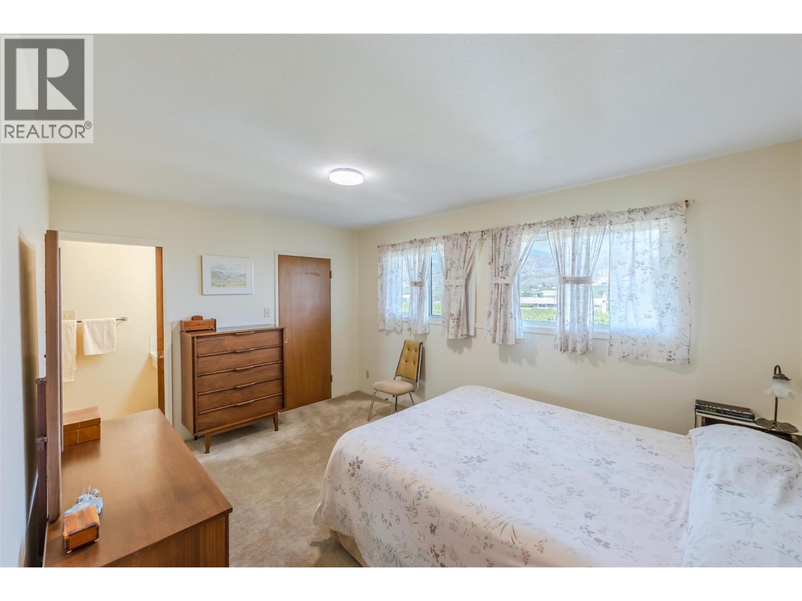  5608 Yarrow Street, Oliver