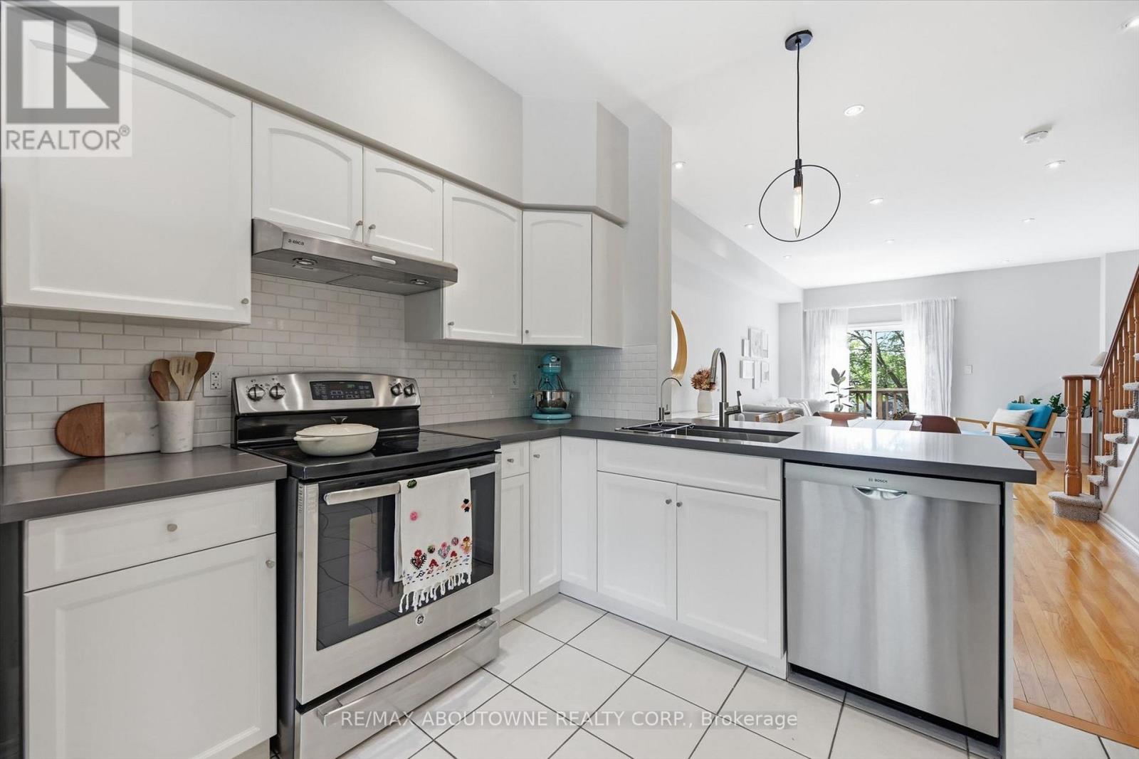 678 ROWLEY COMMON - 9