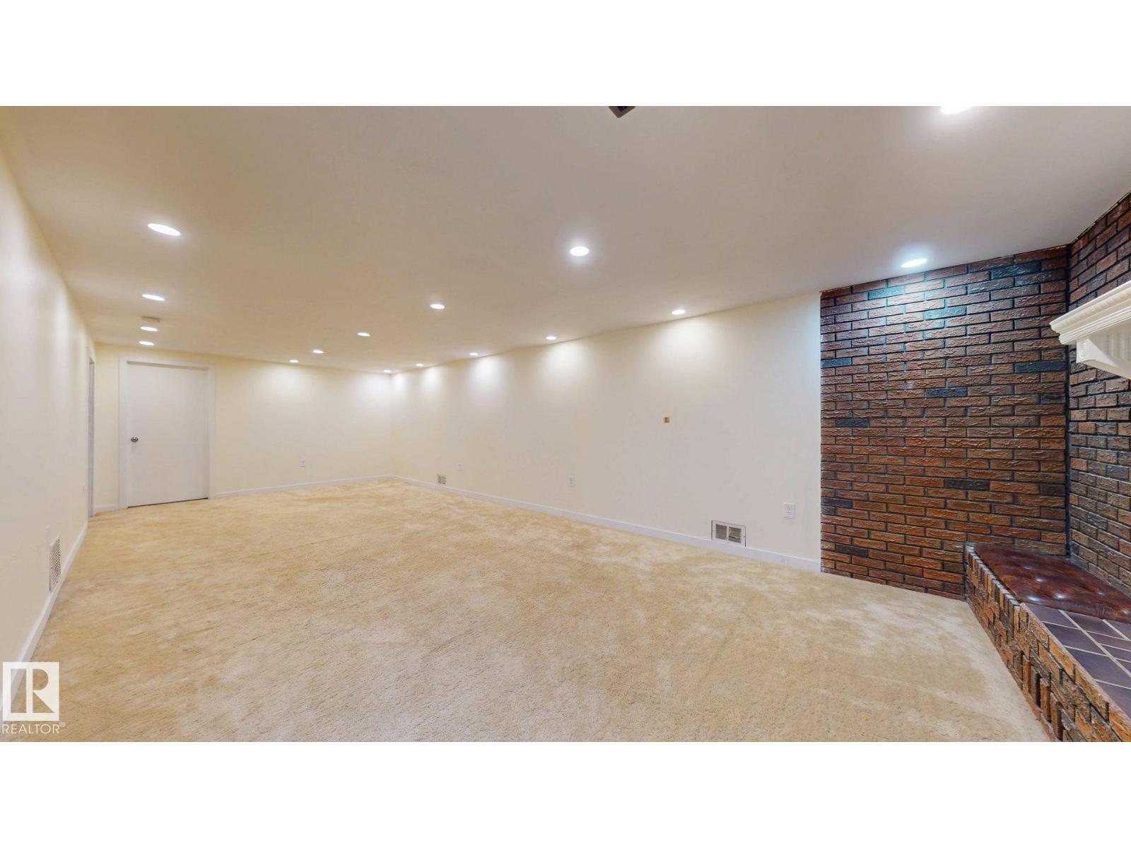 12812 45 ST NW - 29